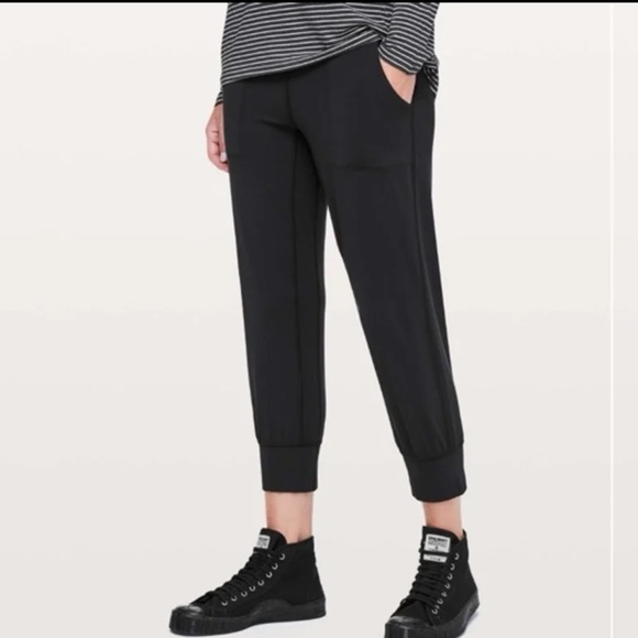 Lululemon Align Jogger Crops *23” - Size 6 - Picture 2 of 10